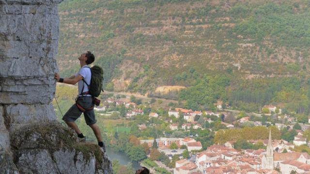 Escalade Roc d'Anglars Gorges de l'Aveyron sport activité de nature