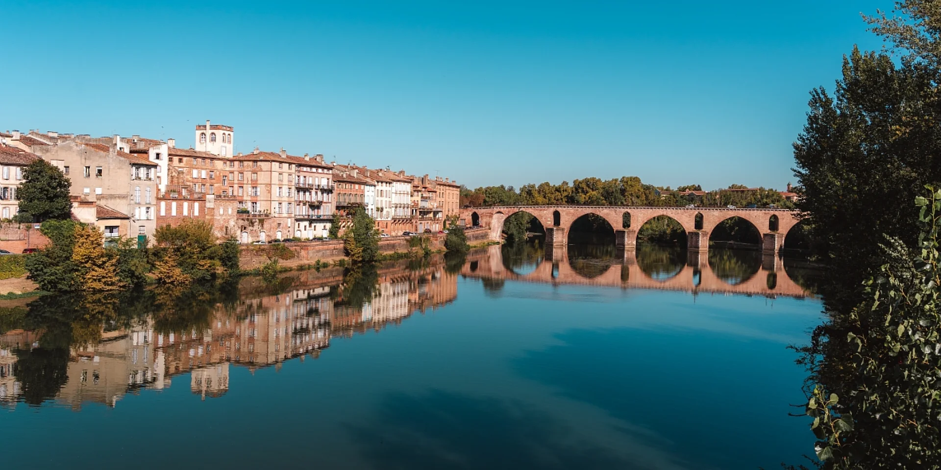 Montauban vue sur le Pont Vieux et le quai de Villebourbon